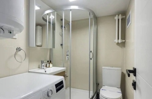 Osmanbey Apartment | This apartment is a 2 bedroom(s), 1 bathrooms, located in Şişli, İstanbul.