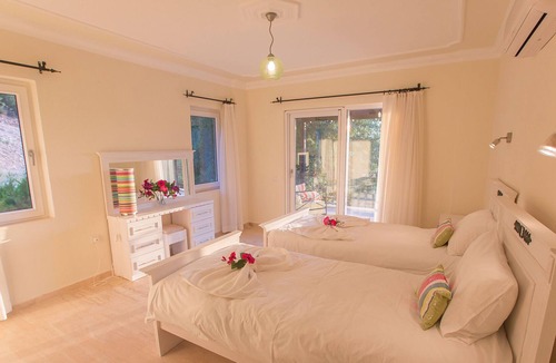 Islamlar Villa | Traditional Villa Private & not overlooked; Heated Pool and Stunning views