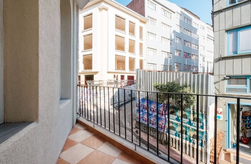 Galata Apartment | Vibrant Istanbul Retreat with Balcony