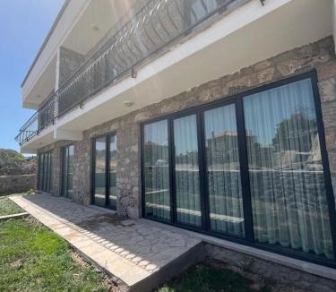 Ayvacik Villa | Villa Badem Çiçeği