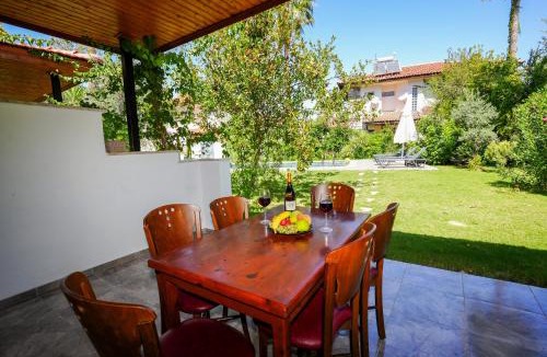 Dalyan City Center Villa | Villa Misli - red/green