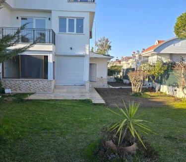 Bogazkent Villa | Villa Olinda 4BR Family Triplex & Shared Pool