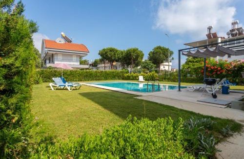 Bogazkent Villa | Villa Olinda 4BR Family Triplex & Shared Pool