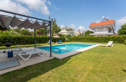 Bogazkent Villa | Villa Olinda 4BR Family Triplex & Shared Pool