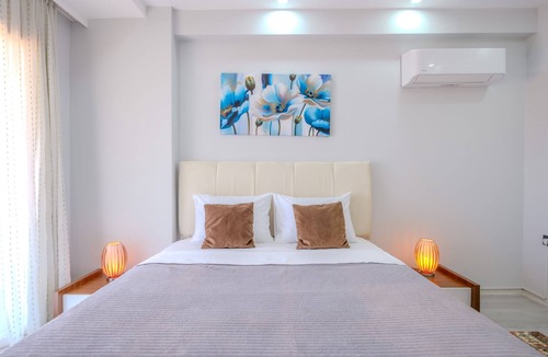 Foca Villa | Villa w Pool and Garden 10 min to Beach in Foca