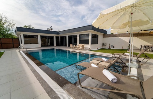 Hisaronu House | We have a large priv. swimming pool and a barbecue area.