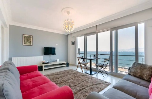 Karabaglar Condo | Windows On The Bay - izmir
