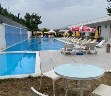 Kusadasi Villa | YEDIALYUZ HAVUZ BASI villalari