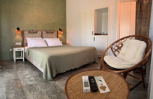 Bozcaada Hotel | Zeytinlibahçe Konukevi