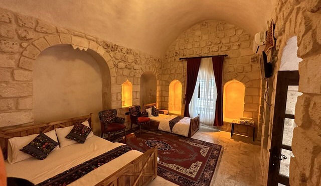 Şikeft Butik Otel in Midyat
