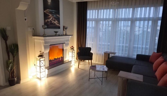 4 BR Flat with Terrace and Hot Tub in Historic Istanbul in Istanbul