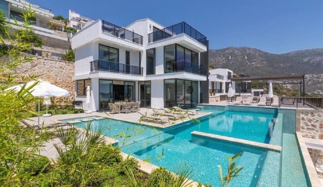 5 bedroom luxury villa in Kalkan - large infinity pool and jacuzzi in kalkan
