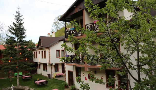 ABANT DORT MEVSİM KONAĞI HOSTEL in Dereceören