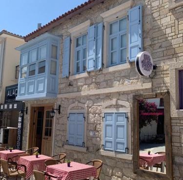 Alba taş otel in Çeşme