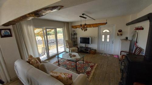 Assos Egedebirnefes Kır Evi in Ayvacık