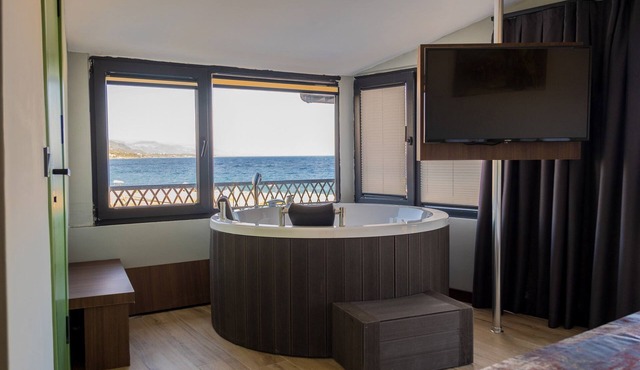 ASSOS TROY BEACH HOTEL in Ayvacik