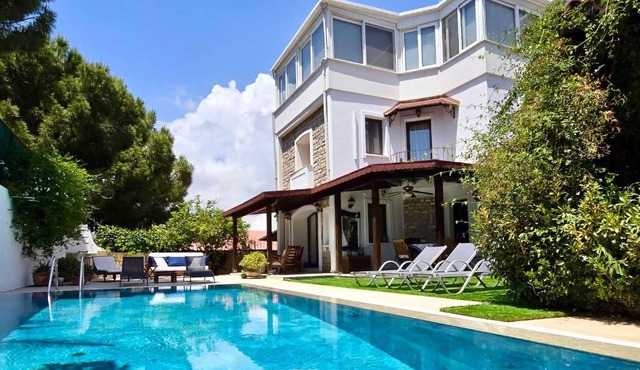 Bodrum Merkezde Müstakil Havuzlu Villa in Bodrum City