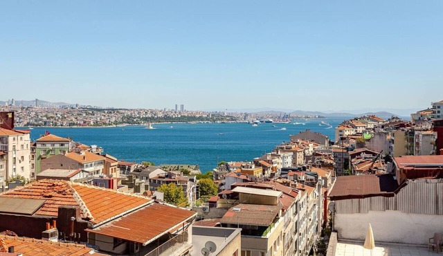 Bosphorus View Terrace- Historic Cihangir in İstanbul