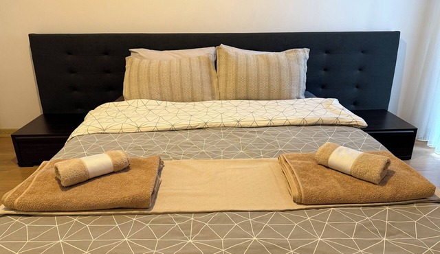 Charming 2-bedroom building in terrific Istanbul with AC in İstanbul