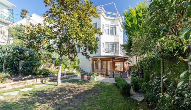 Charming 3Bed Villa Private Garden & Terrace! #381 in Istanbul