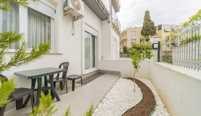 Charming and Central Flat near Beach in Muratpasa