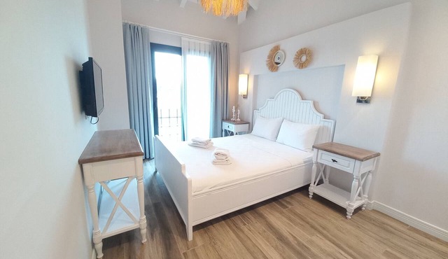 Chloe Alacati in Cesme