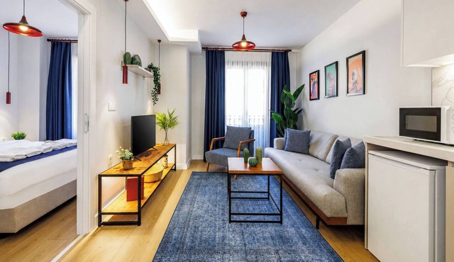 Cozy 2 Bedroom Apartment At Monnas Suite in Beyoglu