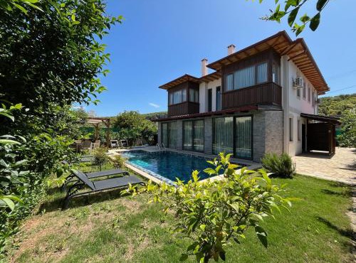 Derya Beach Agullu Villa 4 in Kas