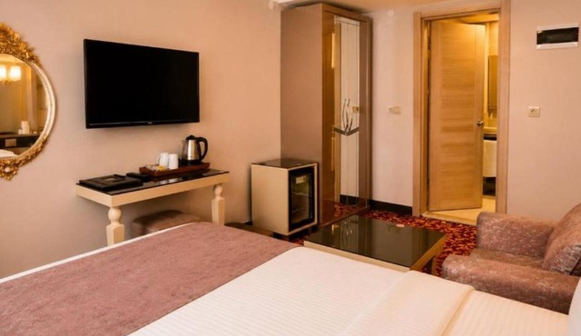 Elite World Nest Van in Van