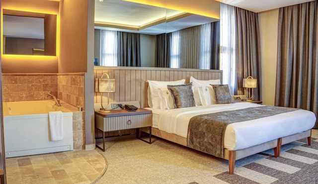 Four Mansions Hotel