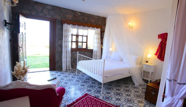 Gülnar Sultan Taş Konak in Dikili