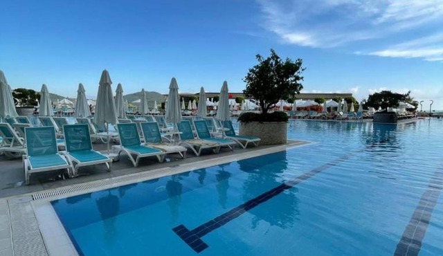 Goldcity The Taste of a Villa with a Lush Green Garden in Alanya