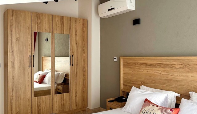 GRAPE HOTEL in Ezine