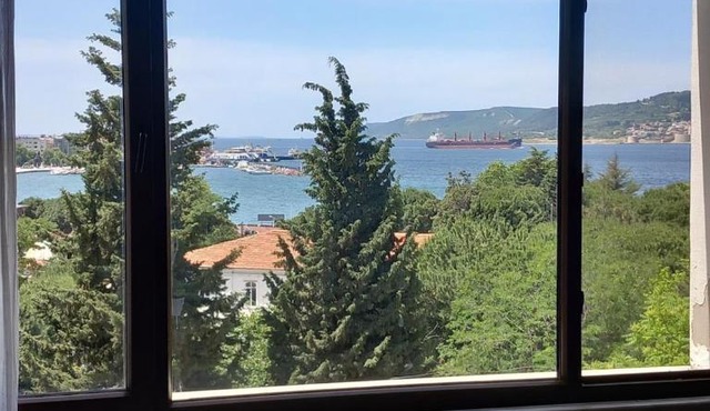 House with Bosphorus view, elevator, air conditioning and parking in Çanakkale