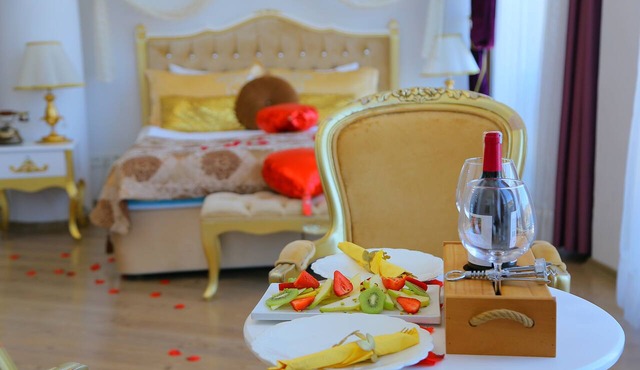 Huri & Nuri Hotel in Foça