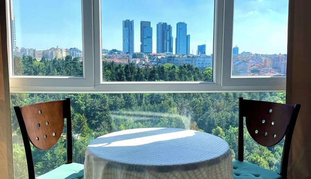Levent Central Metro & Mall Access