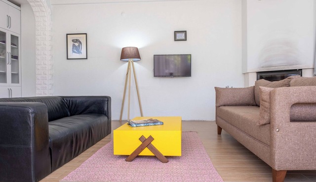 Luna - 2 Bed Apartment with private garden