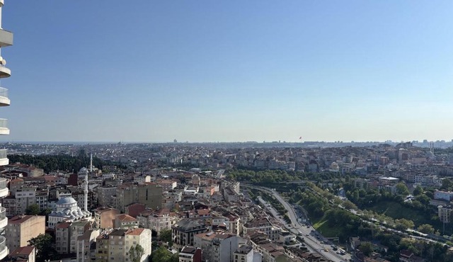 Luxury Studio on the 19th Floor Queen Bomonti