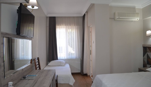 Megas Hotel in Ayvalik