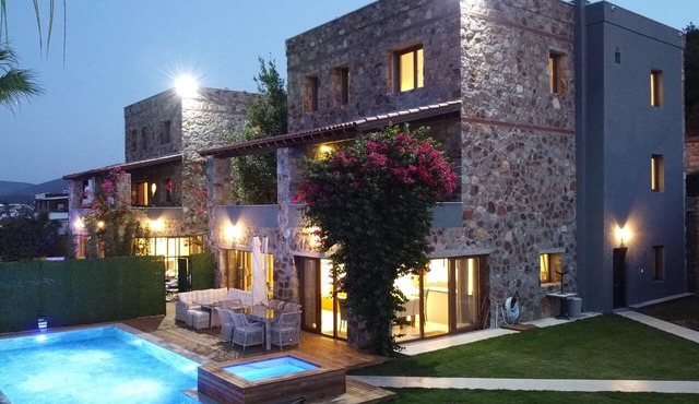 Mira Premium Villa in Torba