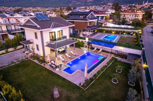 Olive Oyl - Villa with Private Pool for 6 People in Hisaronü
