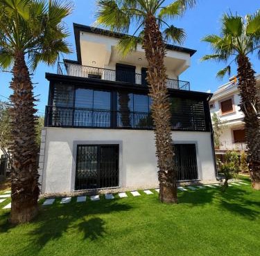 Pearl Mansion-2 Sea View 3BR Duplex Villa, Near Seaside in Cunda
