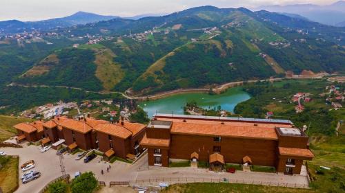Sera Lake Resort Hotel Spa & Aparts in Akcaabat