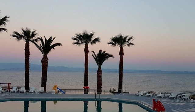 Shayna Beach Hotel in Edremit
