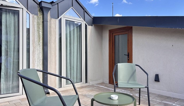 Skylit penthouse & terrace near Galataport in Istanbul