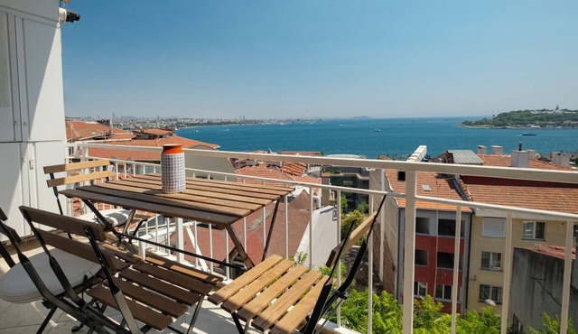 Spacious 2BR Sea View - Balcony - Prime Location in İstanbul