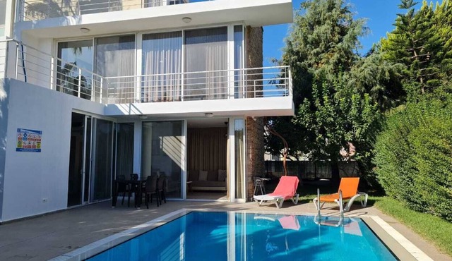 Superb villa with private pool in Antalya, 6 minutes from the Land of Legends