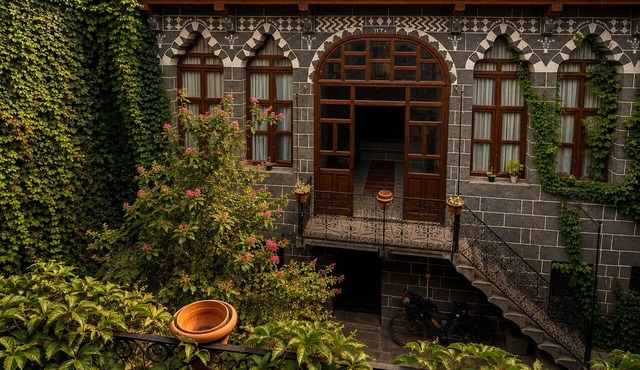 Taş Avlu Konaklama in Diyarbakir