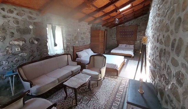 Thousand Ally Boutique in Bergama