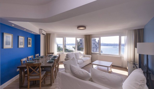 Top Floor 3BR Apartment · Bosphorus & Palace View · Central Beyoğlu in Beyoglu